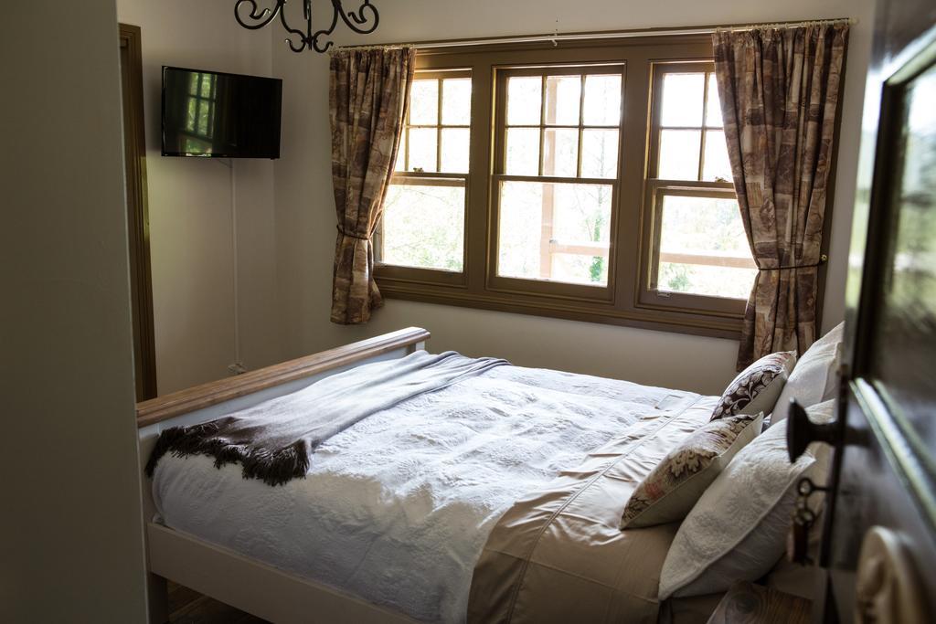 Buttercup Hill Bed & Breakfast Уорбъртън Стая снимка